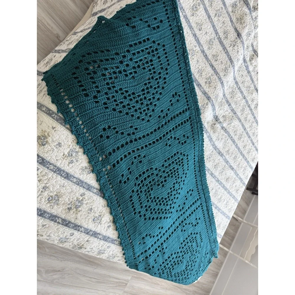 Hand-Knitted Blanket with Heart Patterns 52